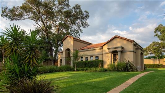 False - House For Sale in Woodmead, Sandton, Gauteng - M10339