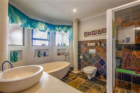 False - House For Sale in Stilbaai Wes, Stilbaai, Western Cape - M17452