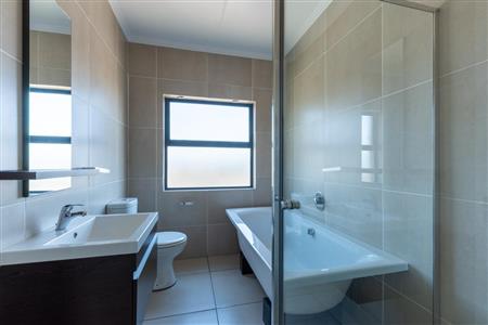 False - Apartment For Sale in Fourways, Sandton, Gauteng - M10060