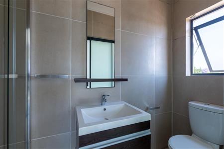 False - Apartment For Sale in Fourways, Sandton, Gauteng - M10060