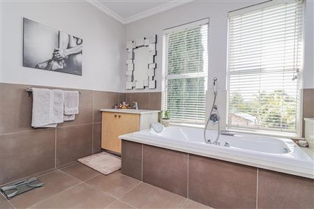 False - House For Sale in Bryanston, Sandton, Gauteng - M12275