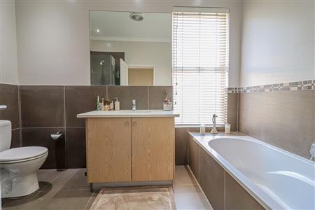 False - House For Sale in Bryanston, Sandton, Gauteng - M12275