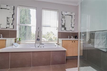 False - House For Sale in Bryanston, Sandton, Gauteng - M12275