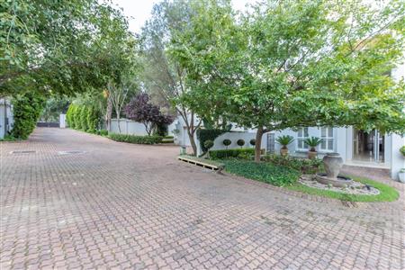 False - House For Sale in Bryanston, Sandton, Gauteng - M12275