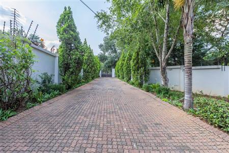 False - House For Sale in Bryanston, Sandton, Gauteng - M12275
