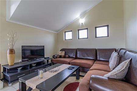 False - Apartment For Sale in Bryanston, Sandton, Gauteng - M11839