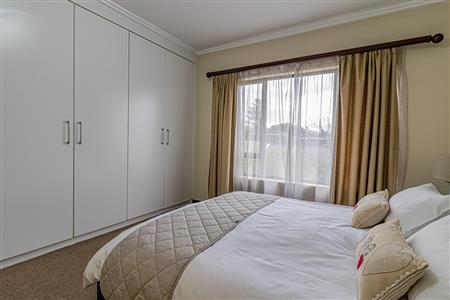 False - Apartment For Sale in Bryanston, Sandton, Gauteng - M11839