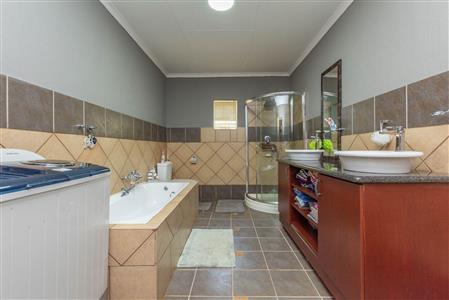 Farm For Sale in Buffelspoort Eco Estate, Modimolle, Limpopo - M110465