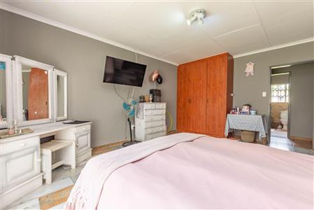 Farm For Sale in Buffelspoort Eco Estate, Modimolle, Limpopo - M110465