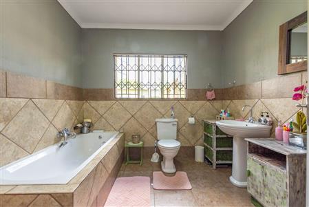 Farm For Sale in Buffelspoort Eco Estate, Modimolle, Limpopo - M110465