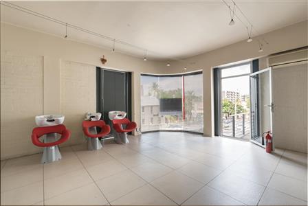 False - Retail For Sale in Gardens, Cape Town, Western Cape - M111801