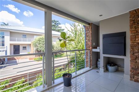 False - Apartment For Sale in Westcliff, Johannesburg, Gauteng - M110602