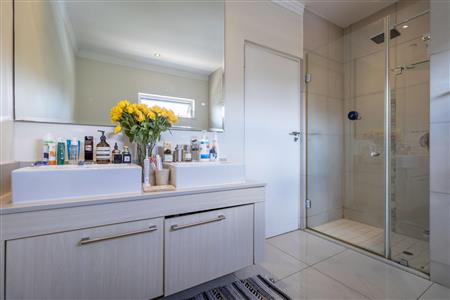 False - Apartment For Sale in Westcliff, Johannesburg, Gauteng - M110602