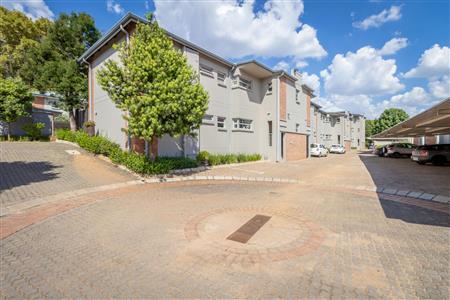 False - Apartment For Sale in Westcliff, Johannesburg, Gauteng - M110602