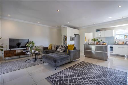 False - Apartment For Sale in Westcliff, Johannesburg, Gauteng - M110602