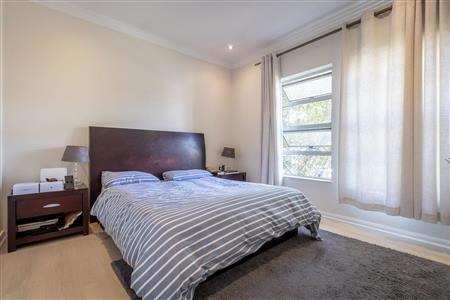 False - Apartment For Sale in Westcliff, Johannesburg, Gauteng - M110602