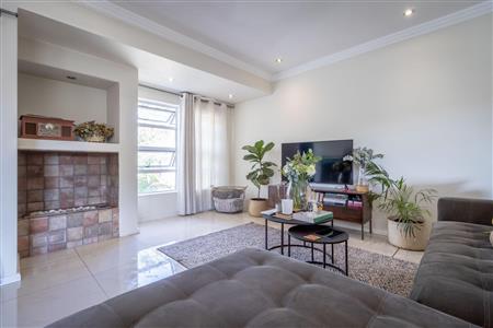 False - Apartment For Sale in Westcliff, Johannesburg, Gauteng - M110602