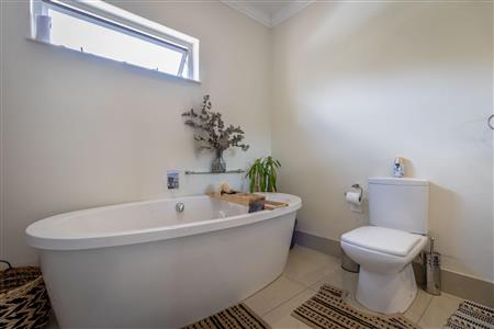 False - Apartment For Sale in Westcliff, Johannesburg, Gauteng - M110602