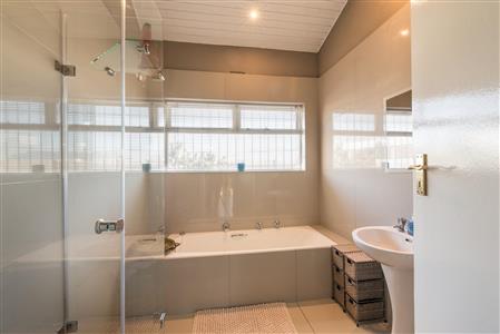 False - House For Sale in Flamingo Vlei, Blouberg, Western Cape - M110632