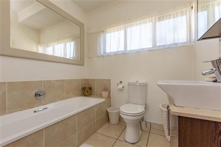 False - Townhouse For Sale in Fourways, Sandton, Gauteng - M112844