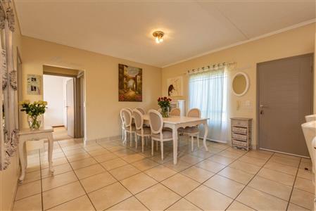 False - Townhouse For Sale in Fourways, Sandton, Gauteng - M112844