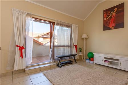 False - Townhouse For Sale in Fourways, Sandton, Gauteng - M112844