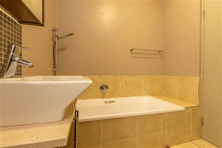 False - Apartment For Sale in Witkoppen, Sandton, Gauteng - M114635