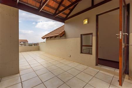 False - Apartment For Sale in Witkoppen, Sandton, Gauteng - M114635