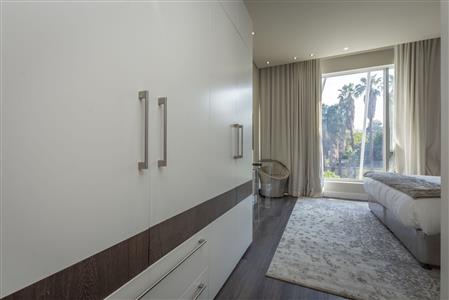 False - Apartment For Sale in Sandhurst, Sandton, Gauteng - M116162