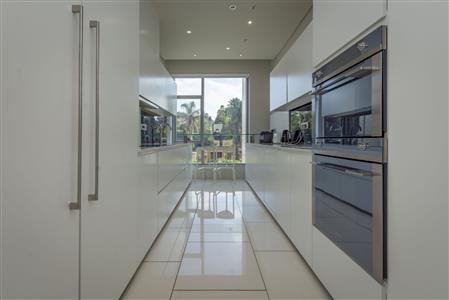 False - Apartment For Sale in Sandhurst, Sandton, Gauteng - M116162