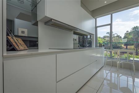 False - Apartment For Sale in Sandhurst, Sandton, Gauteng - M116162