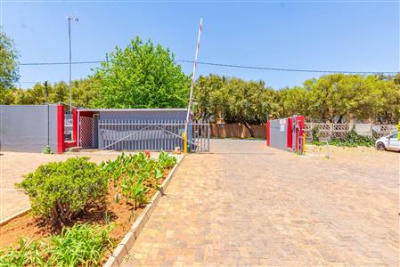 False - Townhouse To Rent in Florida, Roodepoort, Gauteng - M116336