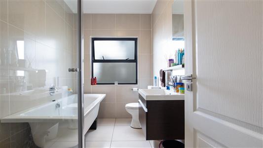 False - Apartment For Sale in Fourways, Sandton, Gauteng - M116462