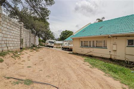 False - House For Sale in Fort Hill, King Williams Town, Eastern Cape - M116536