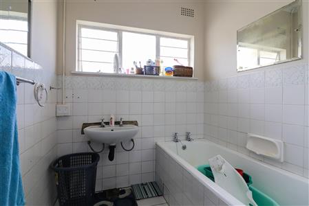 False - House For Sale in Fort Hill, King Williams Town, Eastern Cape - M116536
