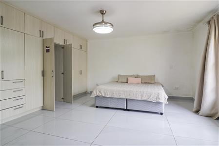 False - House For Sale in Fort Hill, King Williams Town, Eastern Cape - M116536