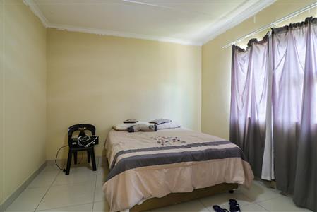 False - House For Sale in Fort Hill, King Williams Town, Eastern Cape - M116536