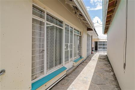 False - House For Sale in Fort Hill, King Williams Town, Eastern Cape - M116536