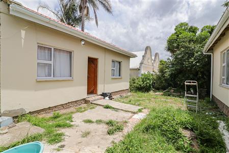 False - House For Sale in Fort Hill, King Williams Town, Eastern Cape - M116536