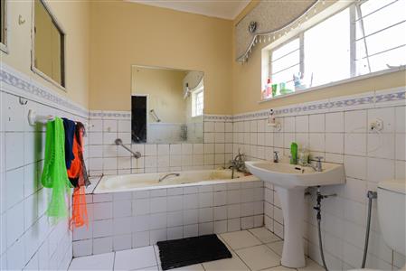 False - House For Sale in Fort Hill, King Williams Town, Eastern Cape - M116536