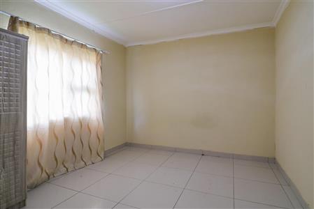 False - House For Sale in Fort Hill, King Williams Town, Eastern Cape - M116536