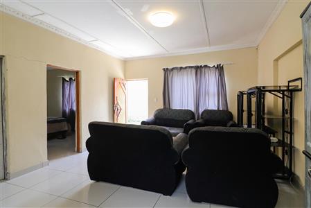 False - House For Sale in Fort Hill, King Williams Town, Eastern Cape - M116536