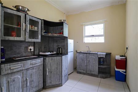 False - House For Sale in Fort Hill, King Williams Town, Eastern Cape - M116536