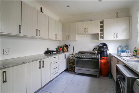 False - House For Sale in Fort Hill, King Williams Town, Eastern Cape - M116536