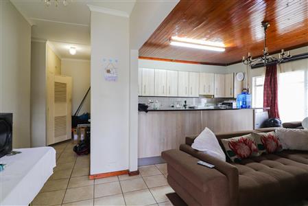 False - House For Sale in Fort Hill, King Williams Town, Eastern Cape - M116536