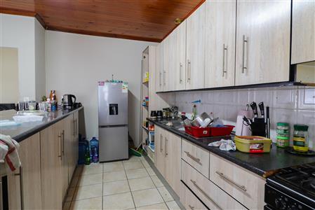 False - House For Sale in Fort Hill, King Williams Town, Eastern Cape - M116536