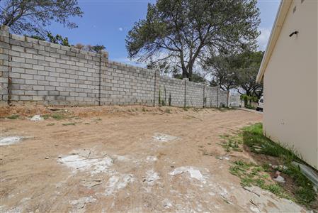 False - House For Sale in Fort Hill, King Williams Town, Eastern Cape - M116536