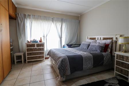 False - House For Sale in Fort Hill, King Williams Town, Eastern Cape - M116536