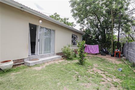 False - House For Sale in Fort Hill, King Williams Town, Eastern Cape - M116536