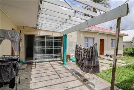 False - House For Sale in Fort Hill, King Williams Town, Eastern Cape - M116536